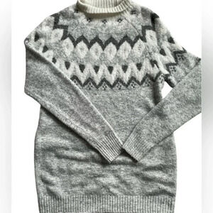 Thyme Maternity nordic gray sweater size small